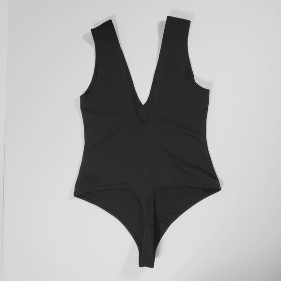 Free People Women’s Bodysuit Medium Black Sleeveless Plunge V-Neck Basic Classic - Picture 2 of 8